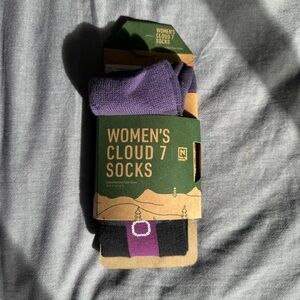 NWT Women's Cloud 7 Purple and Black Socks